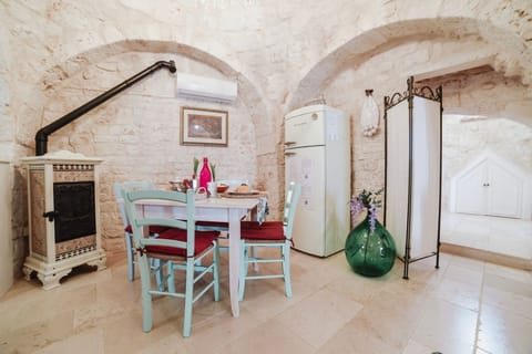 Wall, Furniture, Arch, Ceiling, Chair, Stone Wall, Houseplant, Light Fixture, Vault, Kitchen & Dining Room Table