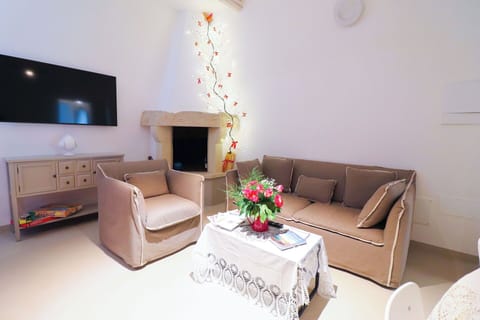 Furniture, Interior Design, Couch, Room, Lighting, Living Room, Flooring, Floor, Apartment, Home