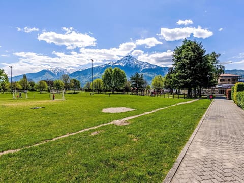 Body Of Water, Nature, Landscape, Bank, Hill, Coastal And Oceanic Landforms, Outdoor Bench, Lake, Coast, Spring