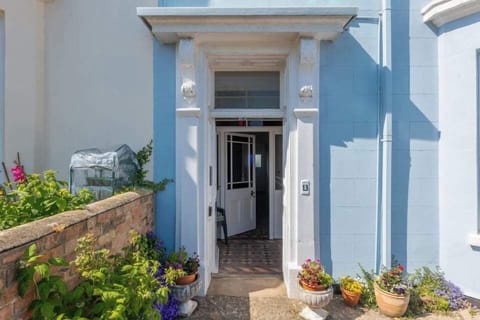 Front EntranThe Bowling Green’s front entrance, your first step into a relaxed seaside stay in Seaton.
