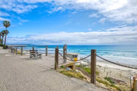 Wake up to breathtaking Pacific views from your private balcony at Sea Cliff Apartments. Hear the waves, feel the sea breeze, and soak in the vibrant Mission Beach atmosphere—perfect for sunrise coffee or evening relaxation.