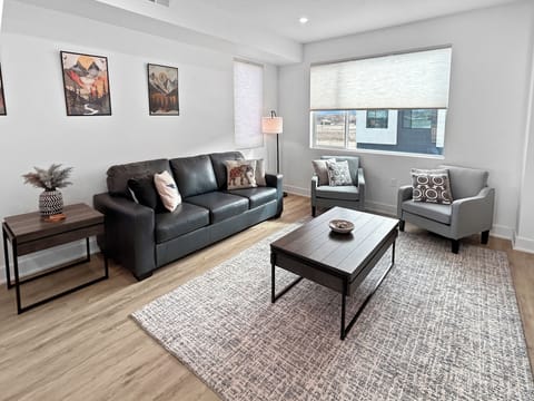 Spacious, bright and inviting living room