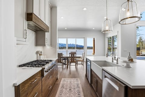 Prepare Meals in Style with High End Designer Finishes