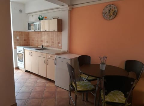 Apartment (OneBedroom Apartment (Pere)) | Private kitchen
