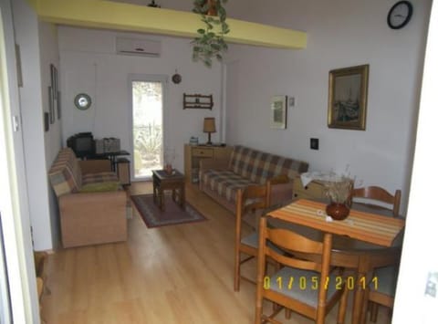 Apartment (One Bedroom apartment with sea view A) | Living room