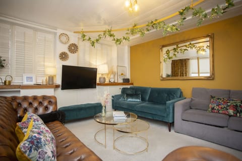Living Room / Lounge