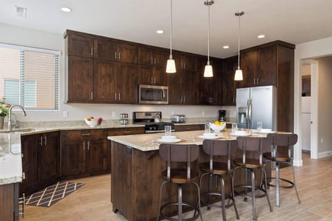 105 - Seat an additional 4 at the kitchen island