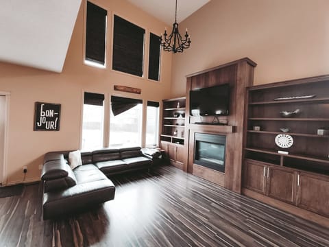 House, 5 Bedrooms, Pets Allowed, Garden Area | Living area | Toys