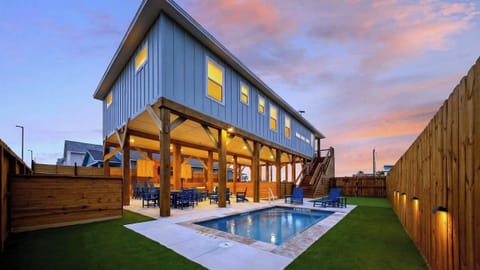 House (4 Bedrooms) | Front of property