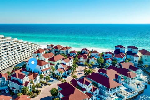 Palm Oasis – Luxury Beach Retreat in the Gated ShipWatch Community • Private Courtyard Pool • Separate Guest House • Bunk Room Sleeps 6 • Just Steps to Private Beach Access in Miramar Beach Near Destin and 30A