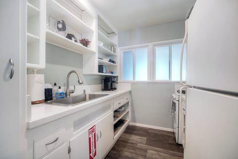 Fully equipped kitchen for easy beach meals