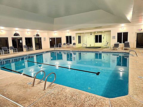 Access to the club house with pool and gym facilities.