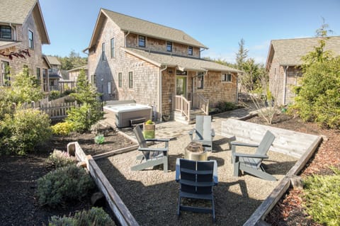 Outdoor firepit and hot tub.