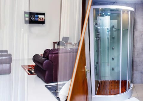 Executive Suite, City View | Interior