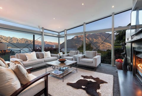 Remarkables Escape. Your luxury holiday home in one of central Queenstown's most prestigious locations 