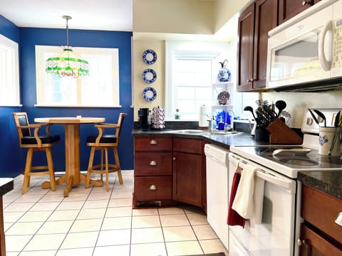 Whip up your favorite meals in this stunning teal kitchen 🍳💚 — beautiful cabinetry, elegant pendant lighting, and a stylish bar area make cooking here feel like a delightful experience.