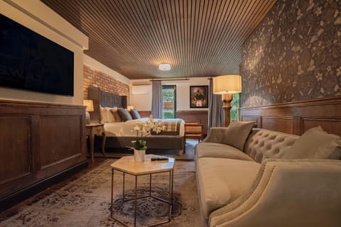 Deluxe Double or Twin Room | In-room safe, iron/ironing board, free WiFi