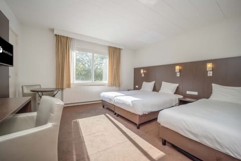 Unit with 3 Single beds. Exact unit will be assigned upon arrival. Views, colors, and decor may vary.