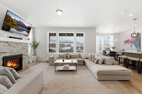 Open living space ideal for relaxing, watching TV, and spending time together.