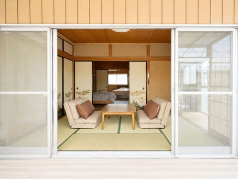 Family House, 3 Bedrooms, Non Smoking, Kitchen | Blackout drapes, WiFi (free), individually decorated
