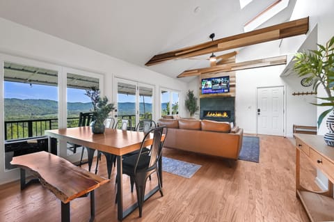 Great room with panoramic views of valley and mountains!