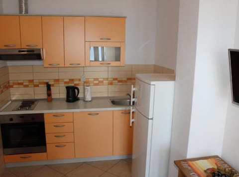 Studio (Studio Apartment with Balcony and Sea) | Private kitchen