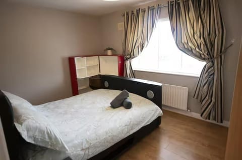 2 bedrooms, iron/ironing board, WiFi (free), bed sheets