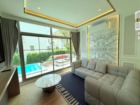 House, 3 Bedrooms, Patio | Living area