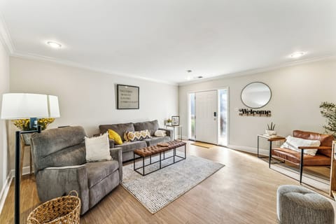 Kansas City Vacation Rental | 2BR | 2BA | 1,085 Sq Ft | Half-Step to Enter
