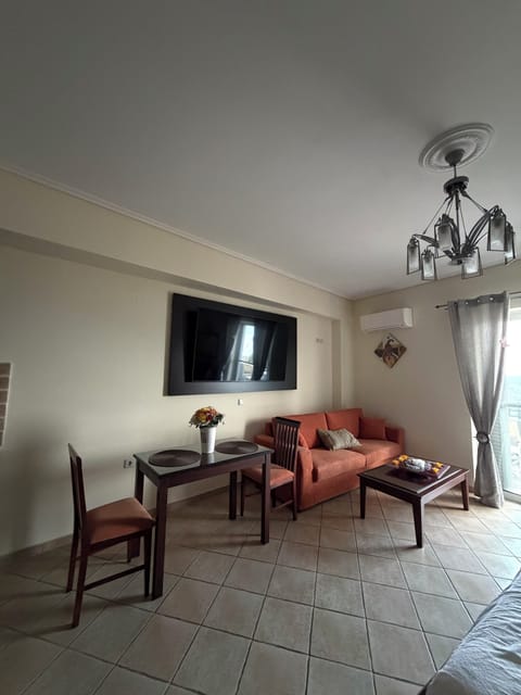 Superior Double Room, Beach View | Living area