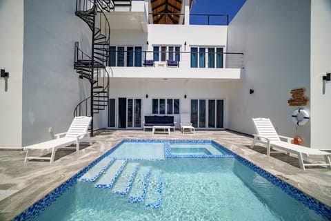 Villa Armoniosa - UL Beachfront w/ Pool (5455)