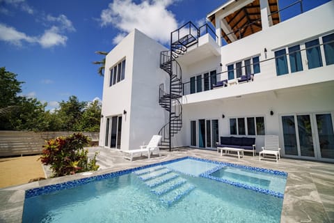 Villa Armoniosa - LL Beachfront 2BR w/ Pool (5419)