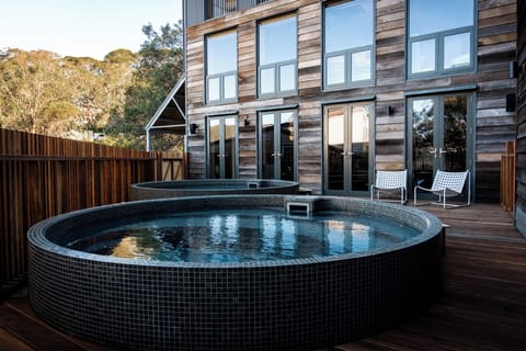2 outdoor pools
