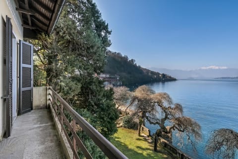 Standard Villa, 3 Bedrooms, 2 Bathrooms, Lakeside (Villa Incanto Sul Lago: Lakefront,) | Property grounds