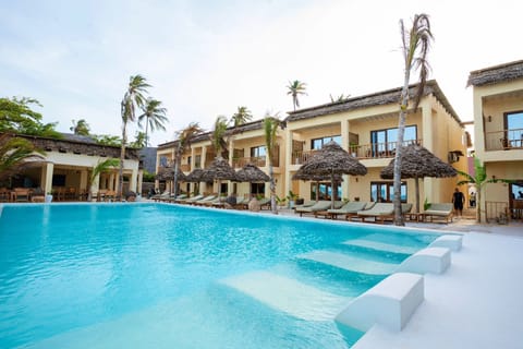 15 outdoor pools