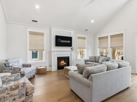 Living room area with fireplace 
