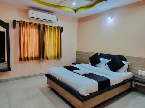 Deluxe Double Room, City View | WiFi (free)