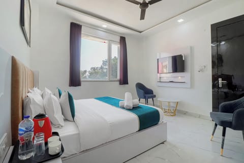 Superior Double Room, City View | Desk, laptop workspace, free WiFi