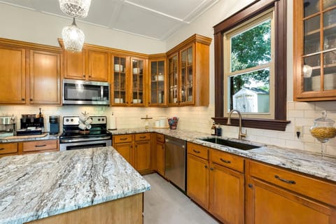 Granite counters and stainless appliances