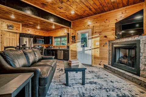House | 5 bedrooms, high-speed internet