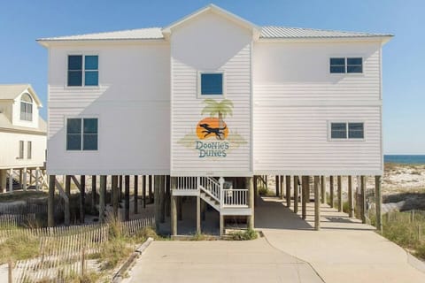 Doonie`s Dunes: Beachfront Luxury House in Gulf Shores