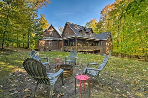 Backyard | Fire Pit | Outdoor Seating Area