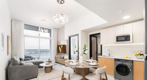 Luxury Apartment, Balcony, City View | In-room dining
