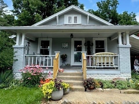 Charming Near West Side bungalow close to downtown & B-Line Trail