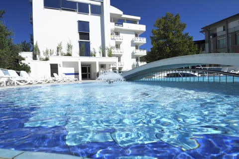 Seasonal outdoor pool, pool umbrellas, sun loungers