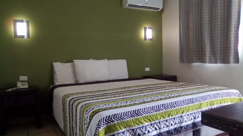 Double Room, 1 King Bed | Free WiFi