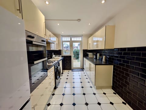 House | 3 bedrooms, Internet