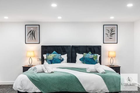 Apartment | Desk, laptop workspace, iron/ironing board, free WiFi
