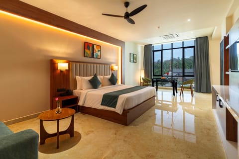 Executive Suite | Iron/ironing board, free WiFi
