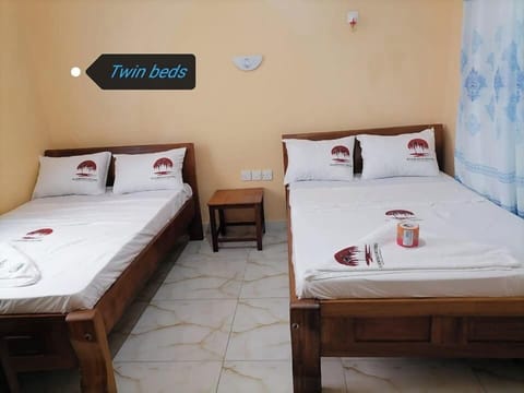 Deluxe Twin Room, City View | Free WiFi, bed sheets